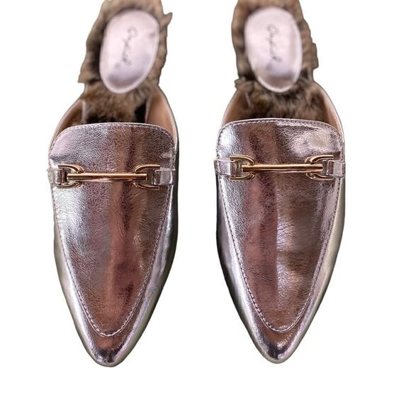 #308 QUPID Metallic Silver Fur Lined Flats - Picture 1 of 11